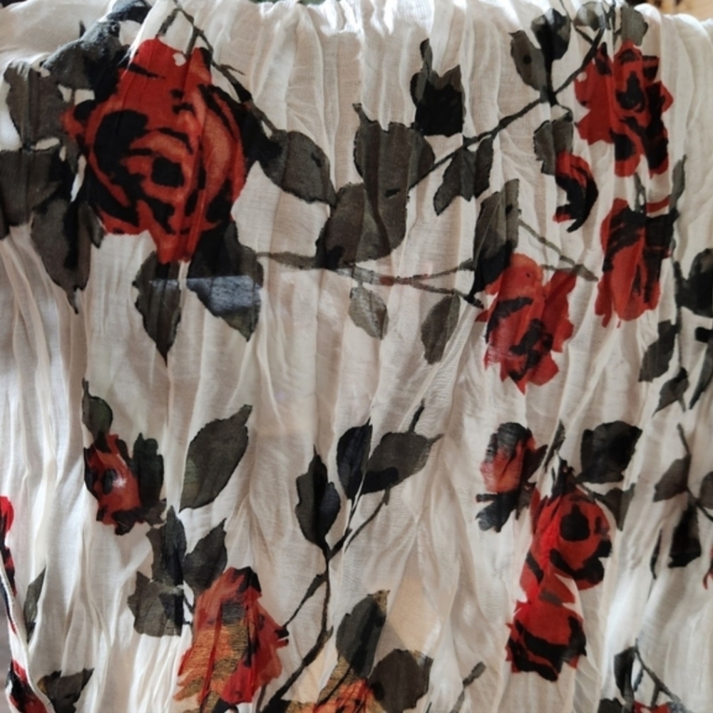 Red Roses & Vines Romantic Scarf